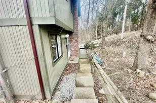 446 Crosby Dr, Canonsburg, PA 15317 - Photo 4