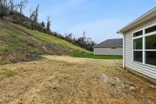 4296 Hawthorn Dr, South Park, PA 15129 - Photo 8