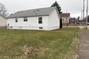 903 Union St, Farrell, PA 16121 - Photo 28