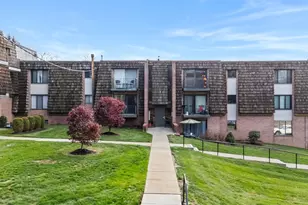 732 Forest Green Dr, Coraopolis, PA 15108 - Photo 2