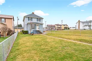 165 N Diamond St, Mount Pleasant Township, PA 15666 - Photo 4