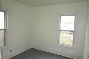 1228 N Sharpsville Ave, Sharon, PA 16146 - Photo 10