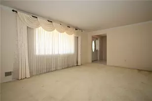 5015 Elmwood Dr, Pittsburgh, PA 15227 - Photo 12