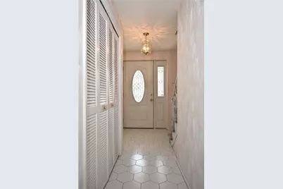 5015 Elmwood Dr, Pittsburgh, PA 15227 - Photo 10