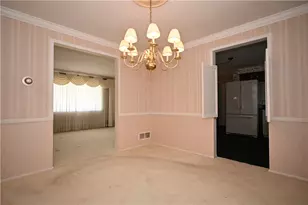 5015 Elmwood Dr, Pittsburgh, PA 15227 - Photo 16
