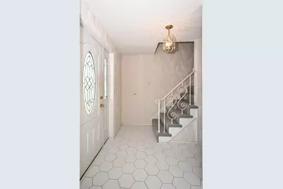 5015 Elmwood Dr, Pittsburgh, PA 15227 - Photo 8