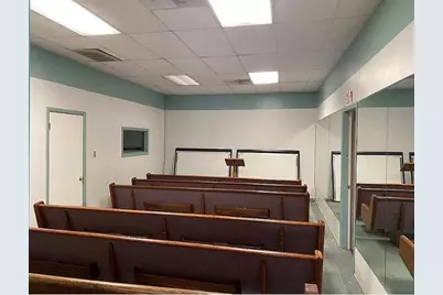 300 Longfellow St, Vandergrift, PA 15690 - Photo 4