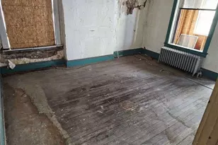 300 Longfellow St, Vandergrift, PA 15690 - Photo 22