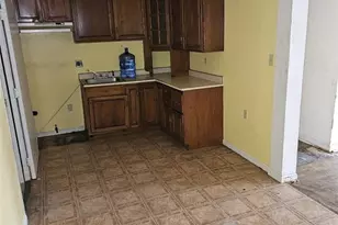 300 Longfellow St, Vandergrift, PA 15690 - Photo 12