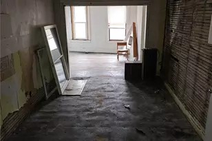 300 Longfellow St, Vandergrift, PA 15690 - Photo 16