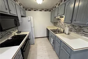 303 Kay Dr, Pittsburgh, PA 15236 - Photo 4