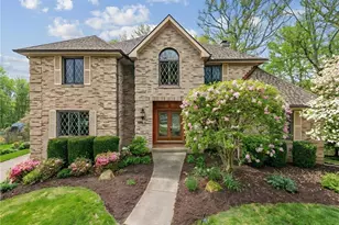 10484 Olde Villa Dr, Pittsburgh, PA 15044 - Photo 2