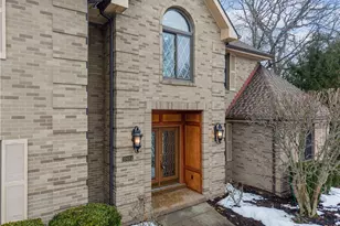 10484 Olde Villa Dr, Pittsburgh, PA 15044 - Photo 4