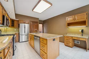 10484 Olde Villa Dr, Pittsburgh, PA 15044 - Photo 24