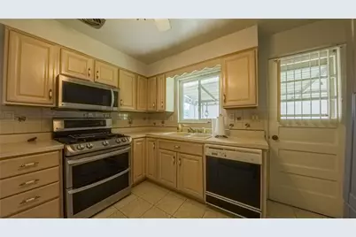 1586 Collier Ave, Heidelberg, PA 15106 - Photo 4