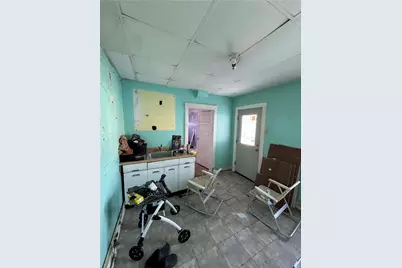 211 S 3rd St, Jeannette, PA 15644 - Photo 14