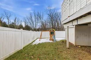 1007 Fieldstone Dr, Cecil, PA 15317 - Photo 40