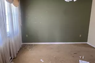 8612 E Barkhurst Dr, Pittsburgh, PA 15237 - Photo 4