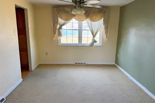 8612 E Barkhurst Dr, Pittsburgh, PA 15237 - Photo 4