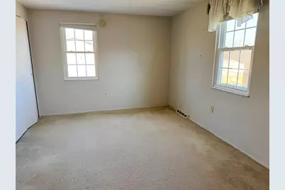 8612 E Barkhurst Dr, Pittsburgh, PA 15237 - Photo 12