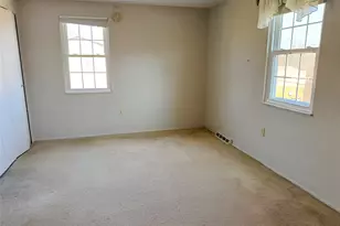 8612 E Barkhurst Dr, Pittsburgh, PA 15237 - Photo 12