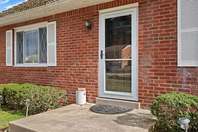 308 Sandy Dr, Pittsburgh, PA 15116 - Photo 2