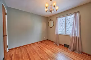 308 Sandy Dr, Pittsburgh, PA 15116 - Photo 8