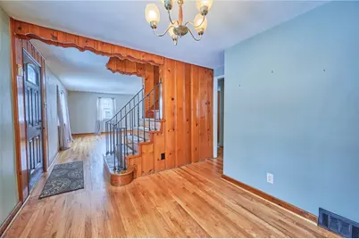 308 Sandy Dr, Pittsburgh, PA 15116 - Photo 4