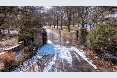 450 Knollwood Cir, Economy, PA 15042 - Photo 2