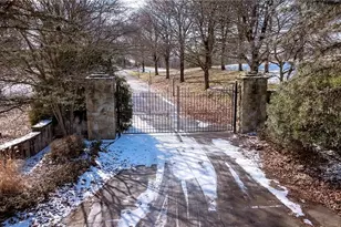 450 Knollwood Cir, Economy, PA 15042 - Photo 2