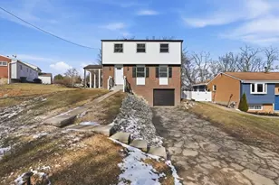 103 Glenora Dr, Robinson Twp, PA 15108 - Photo 2