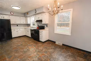 470 N Liberty Rd, Liberty Township, PA 16127 - Photo 8