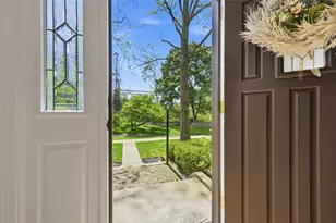 10098 Mansion Dr, Pittsburgh, PA 15044 - Photo 2