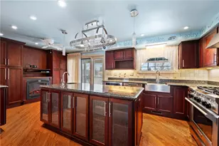 1238 Regency Dr, Pittsburgh, PA 15237 - Photo 2