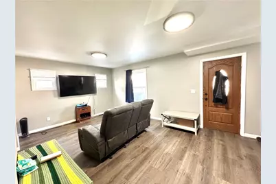 127 Hazel Ave, Ellwood City, PA 16117 - Photo 8