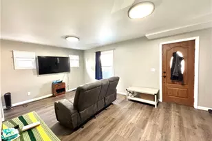 127 Hazel Ave, Ellwood City, PA 16117 - Photo 8