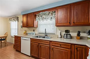 115 Lakeview Dr, Robinson Twp, PA 15136 - Photo 8