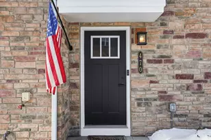 470 Nolan Cir, Cranberry Township, PA 16066 - Photo 4