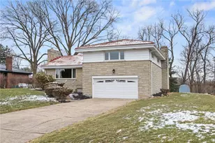 217 Pinecrest Dr, Pittsburgh, PA 15237 - Photo 2