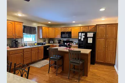 250 Kennedy Ave, East Vandergrift, PA 15642 - Photo 4