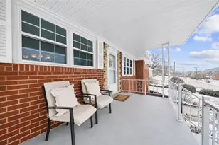 106 Windsor Dr, Hempfield Township, PA 15642 - Photo 2