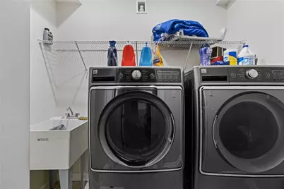 224 Foxwood Rd, Moon/Crescent Twp, PA 15108 - Photo 8