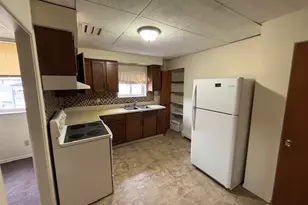 327 S 5th St, Jeannette, PA 15644 - Photo 2