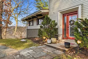 145 Woodshire Dr, Pittsburgh, PA 15215 - Photo 6