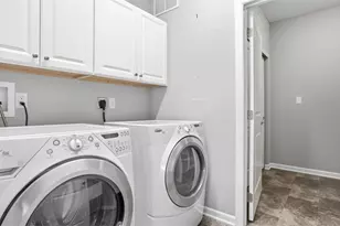 2046 Sir Patrick Dr, Cecil, PA 15057 - Photo 26