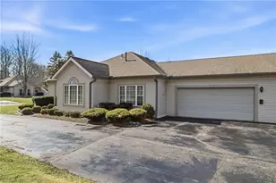 76 Stone Ridge Blvd, Hermitage, PA 16148 - Photo 2