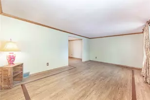 6077 Great Dane Dr, Bethel Park, PA 15102 - Photo 6