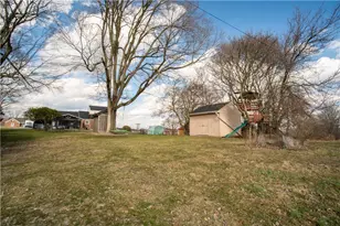 627 Tulip Dr, New Brighton, PA 15066 - Photo 36