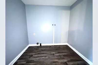 302 N Cedar St #1, New Castle, PA 16102 - Photo 8