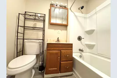 302 N Cedar St #1, New Castle, PA 16102 - Photo 4